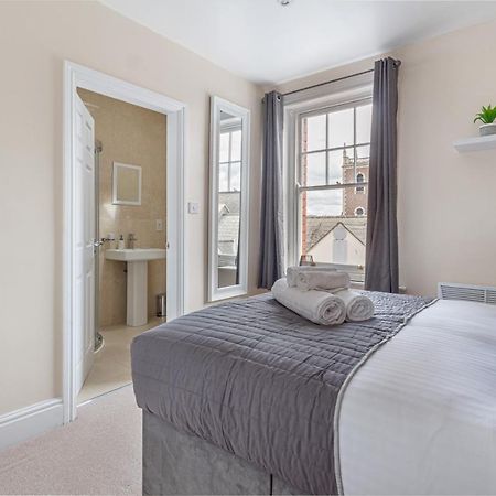 Guest Homes - Trinity Apartment وورسيستير المظهر الخارجي الصورة