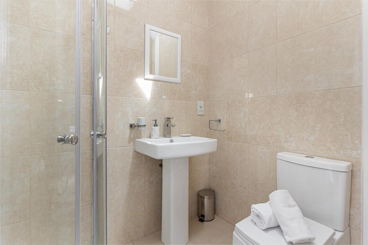 Guest Homes - Trinity Apartment وورسيستير المظهر الخارجي الصورة